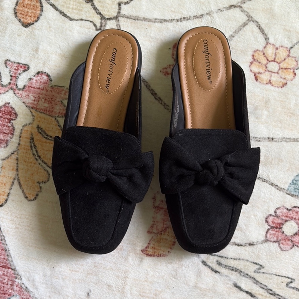 Comfortview Black Mules with Classic Rounded Toe